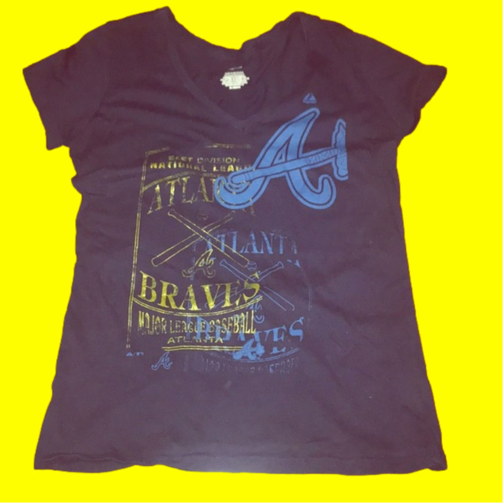 Like new v Neck Atlanta Braves tshirt XL